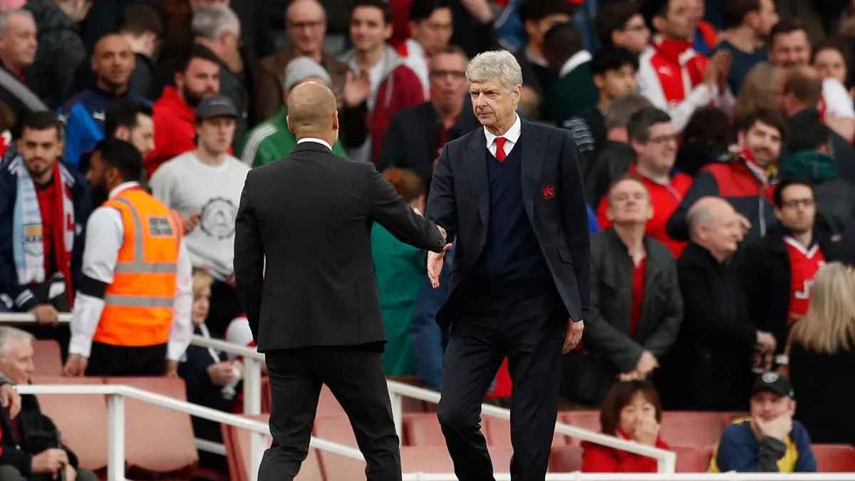 فينغر يدافع عن مانشستر سيتي