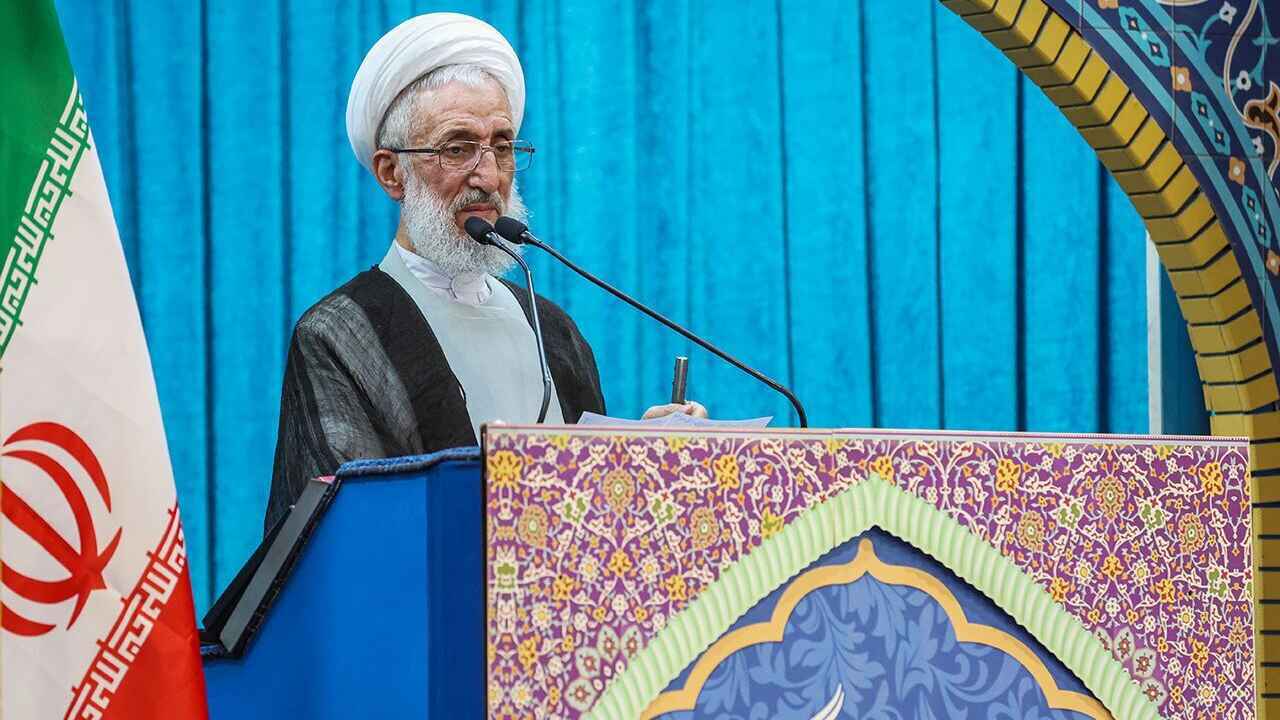 "إهانة لكرامتنا".. قيادات دينية إيرانية تفتح النار على دعوات الحوار مع واشنطن