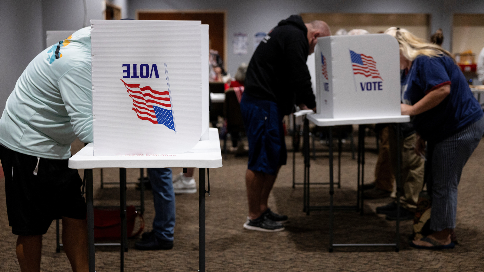 "تهديد ذكي".. تحجيم ترامب لجهاز الاستخبارات يفجر مخاوف من تدخل صيني