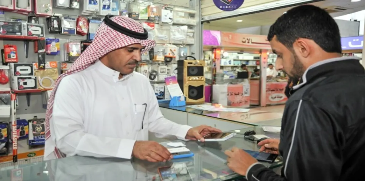 السعودية تخير آلاف العاملين في قطاع الاتصالات بتغيير مهنتهم أو مغادرة المملكة