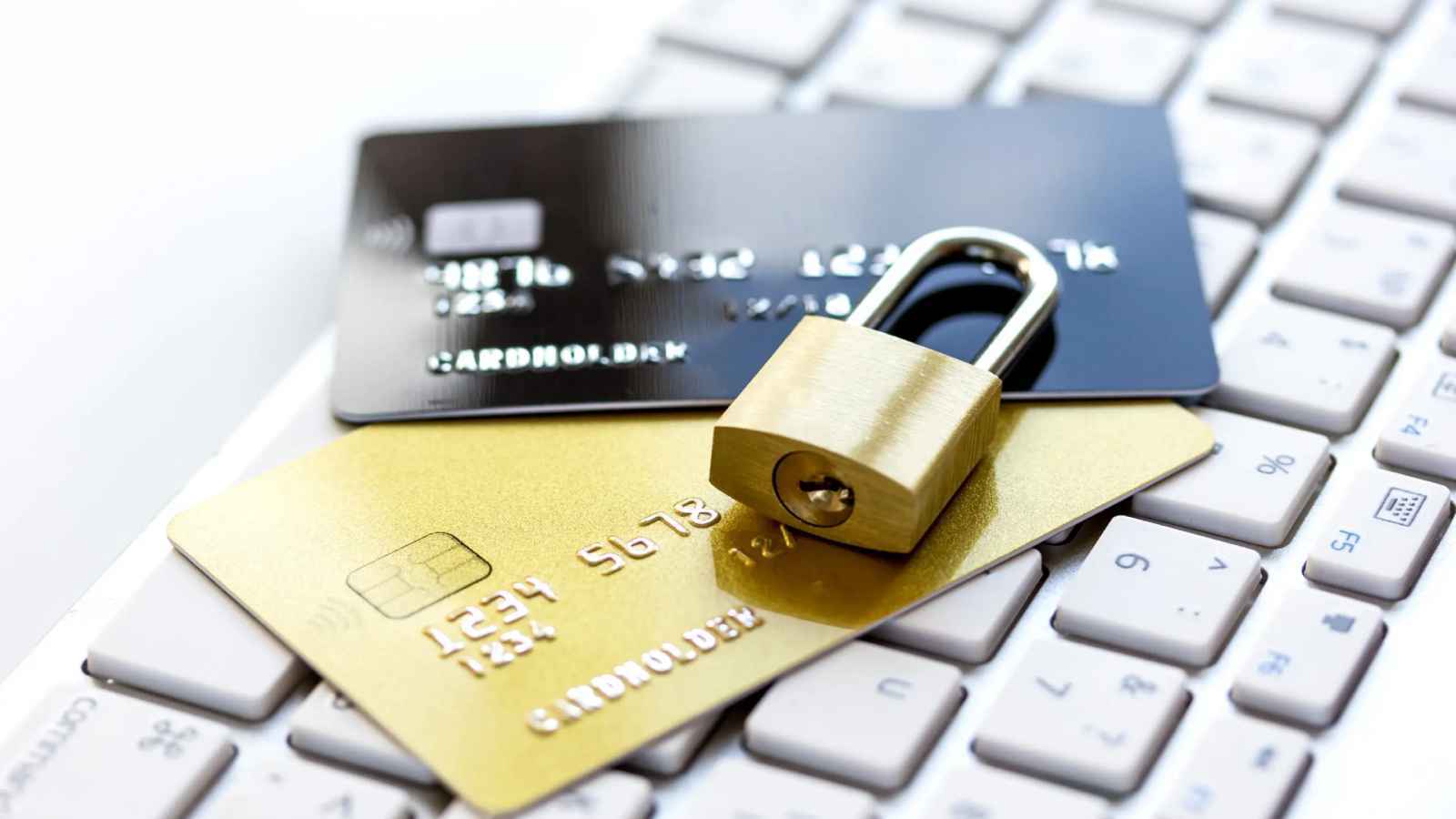 خطوات يجب اتخاذها "فورا" بعد تلقي مكالمة أو رسالة احتيالية