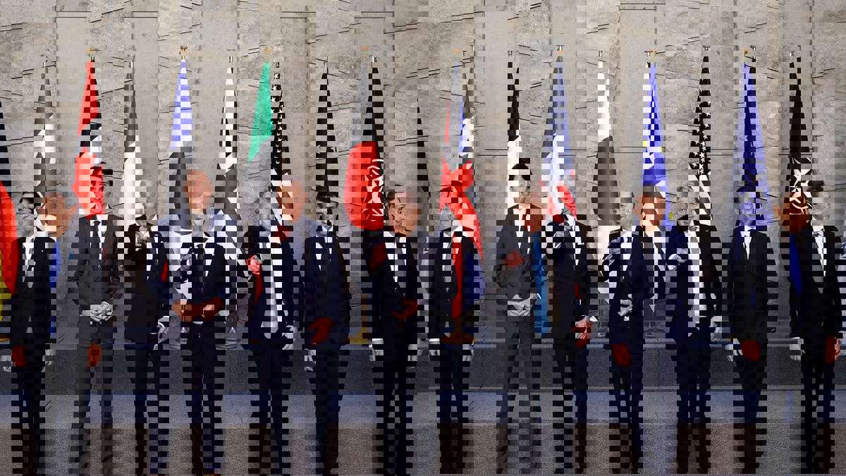 "فورين أفيرز" تدعو لإنشاء "مجموعة الـ 12" في مواجهة روسيا والصين