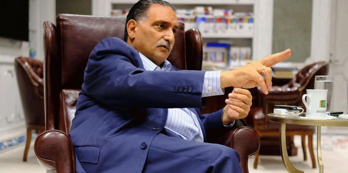 "لوموند" تكشف جوانب من نشاطات عزمي بشارة إمبراطور الإعلام القطري