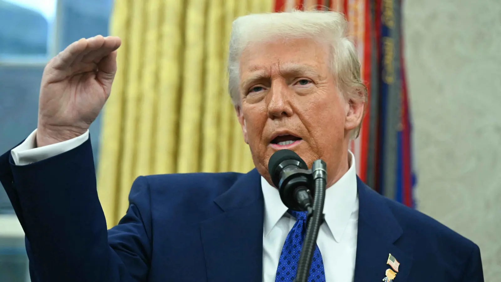 ترامب يأمر الدبلوماسيين الأمريكيين بالتحدث "بصوت واحد"