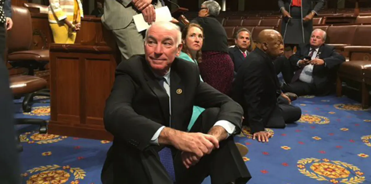 اعتصام للديمقراطيين في مجلس النواب الأمريكي للحد من استخدام السلاح