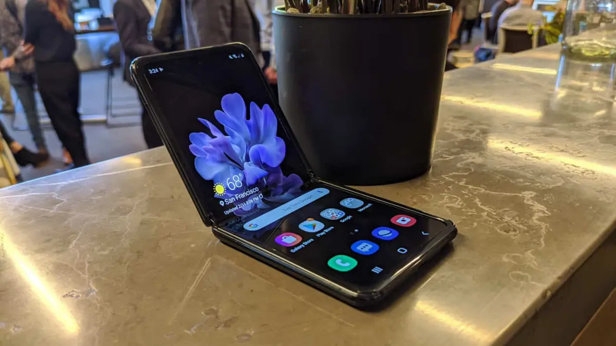 تقارير: سامسونغ تعتزم تأجيل إصدار هاتف Galaxy Z Flip 2