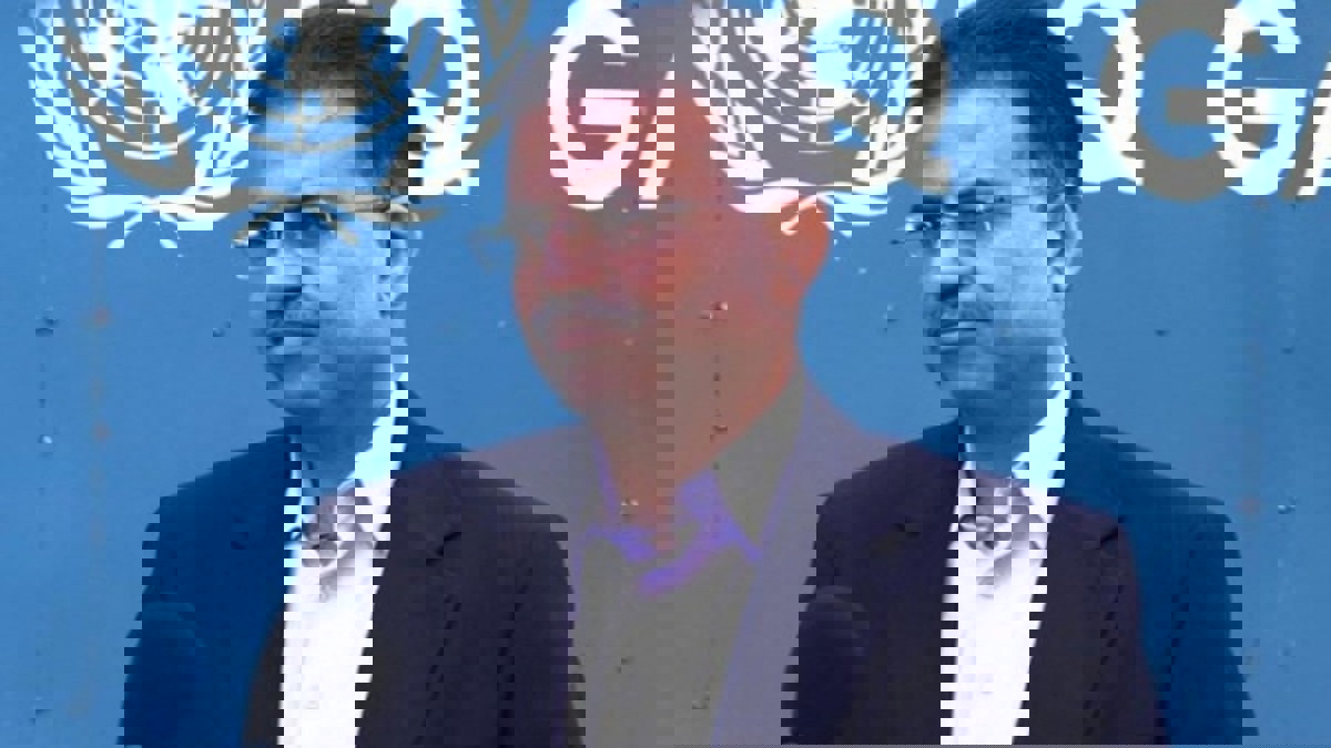 "الأونروا" ترد على إزالة كلمة "اللاجئين" من يافطات المدارس في غزة