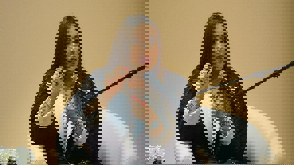 بعد قرار منع التجمعات العائلية.. إعلامية سعودية تبلغ الشرطة عن صديقاتها