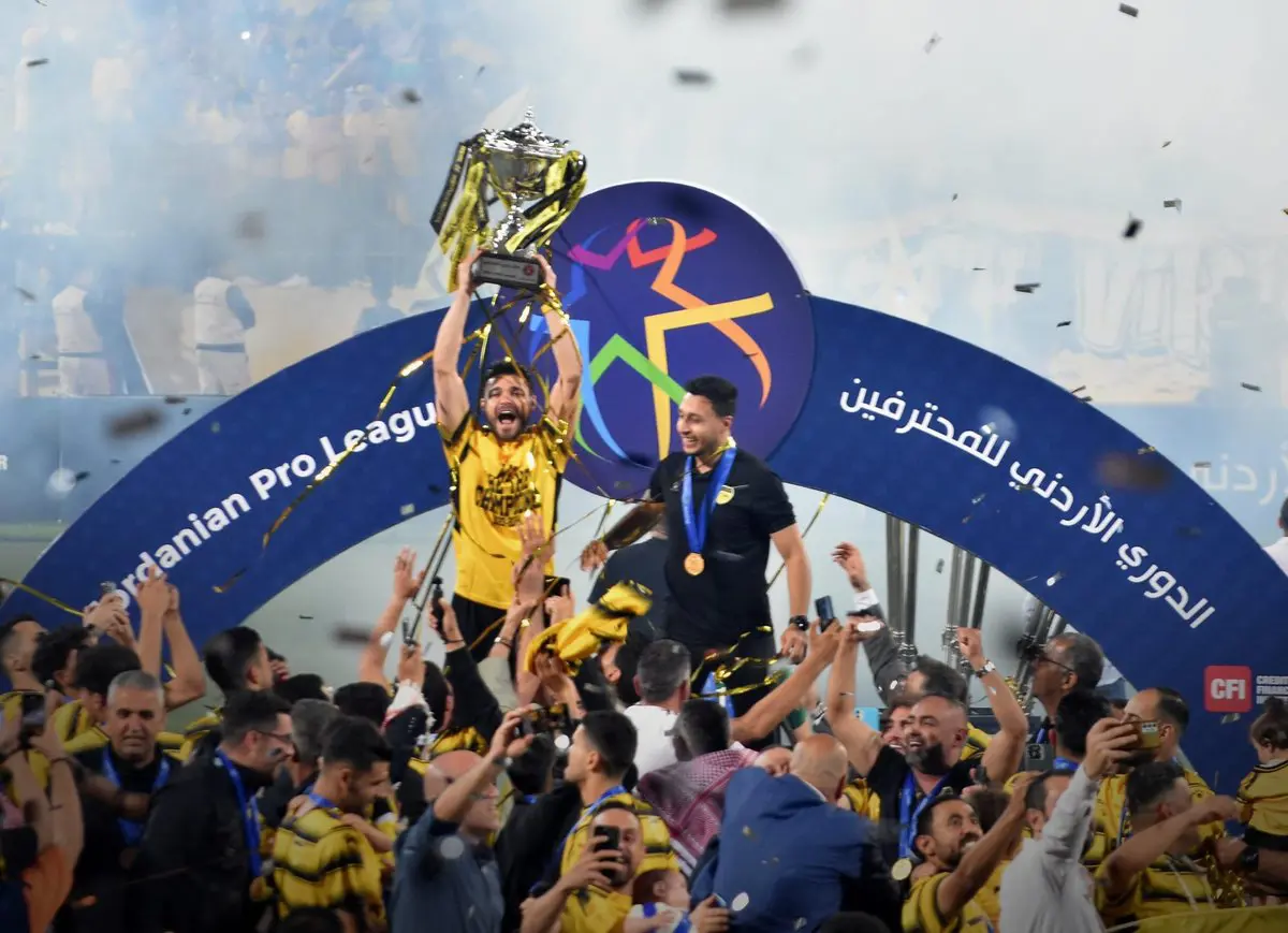 لأول مرة في تاريخه.. الحسين إربد بطلًا للدوري الأردني (فيديو)