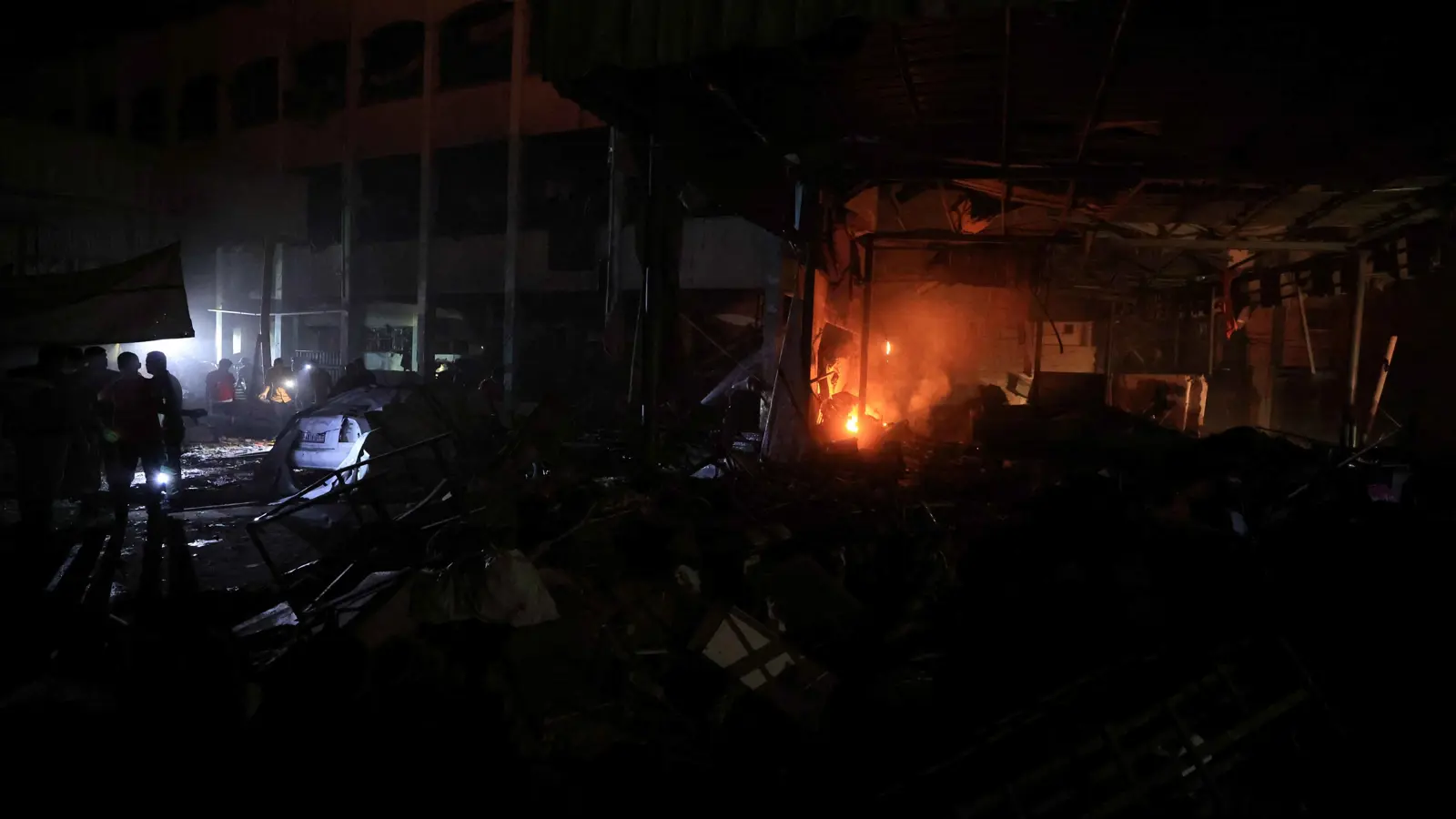 "جثث متفحمة".. عشرات الضحايا في مجزرة إسرائيلية بغزة (فيديو)