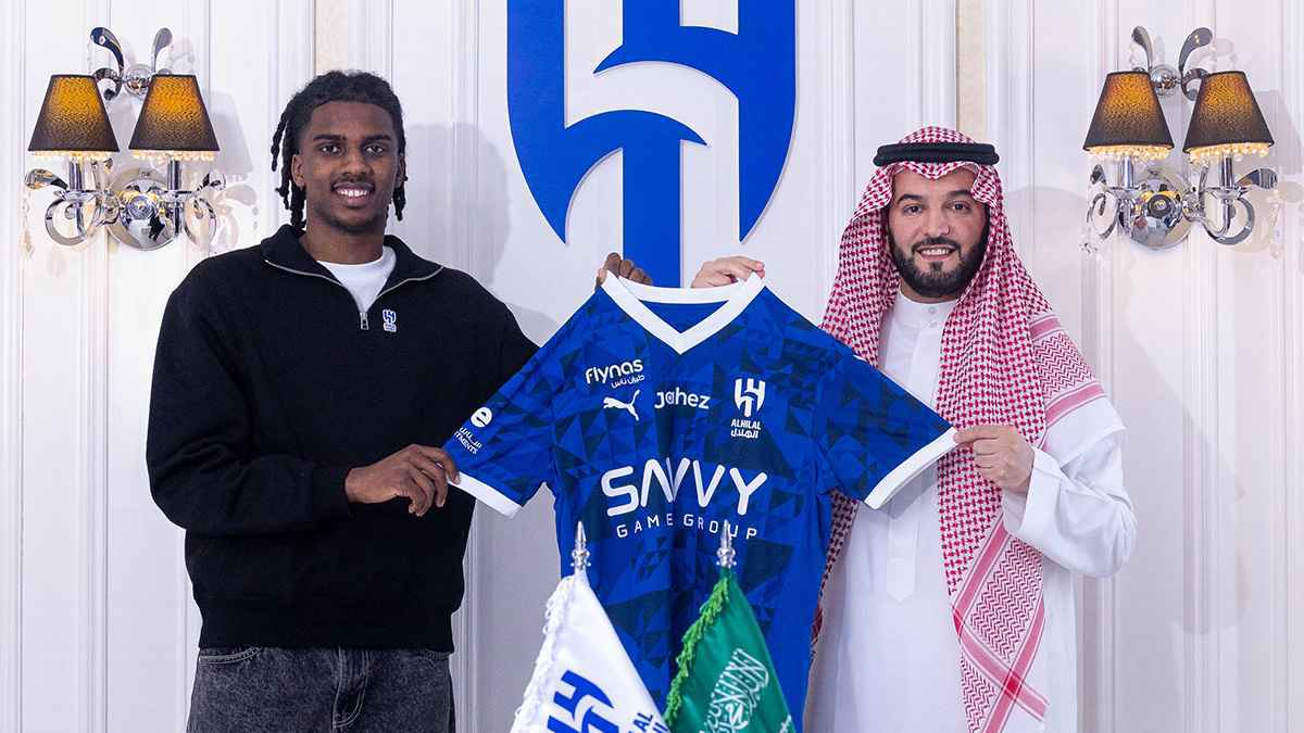 أول ضحايا صفقات الهلال السعودي الجديدة