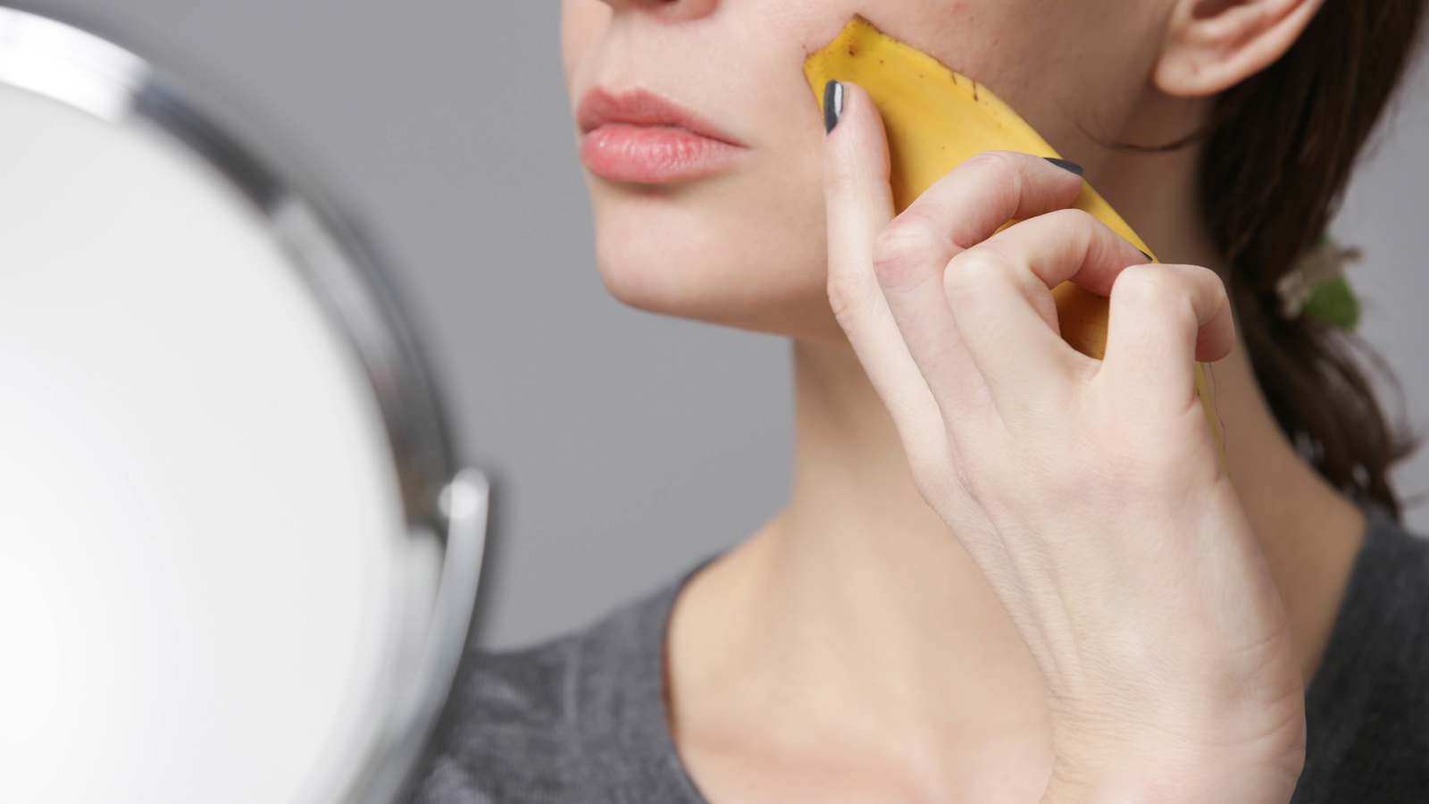 هل قشر الموز بديل آمن للبوتوكس؟