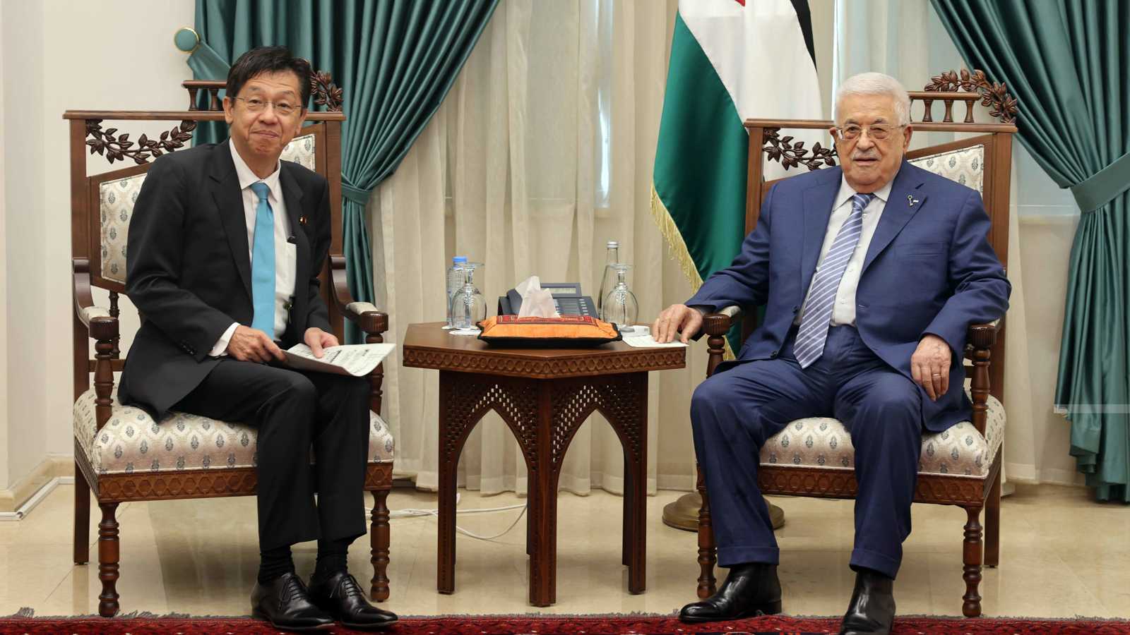 عباس يطالب جميع الفصائل الفلسطينية بتسليم سلاحها للسلطة