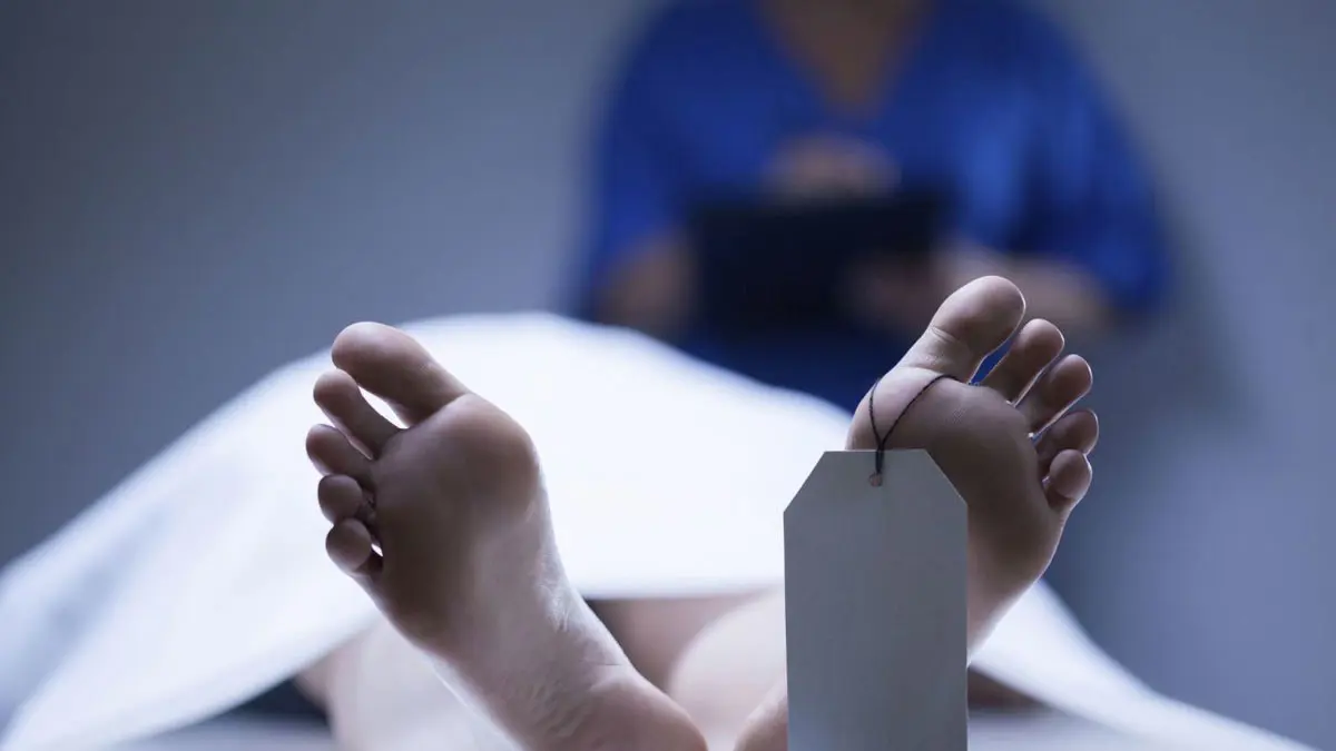 هنود يحملون جثة جارهم إلى المصرف طلبا لتمويل مراسم دفنه من مدخراته