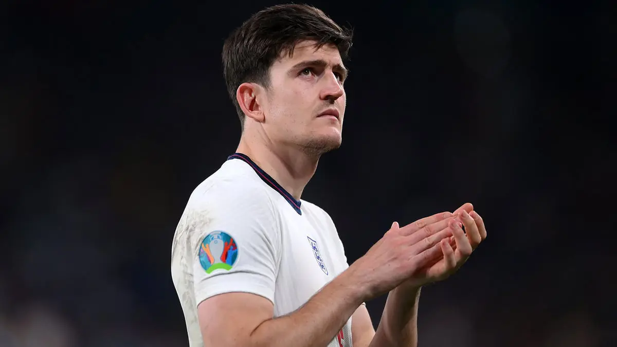 ماغواير يكشف عن تعرض والده لإصابة بالضلوع خلال شغب نهائي يورو 2020