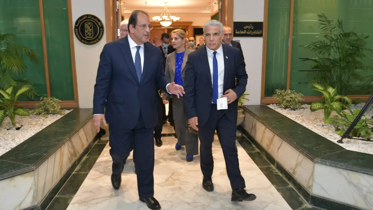 لابيد يبحث مع عباس كامل الأوضاع في قطاع غزة والحفاظ على الاستقرار الإقليمي