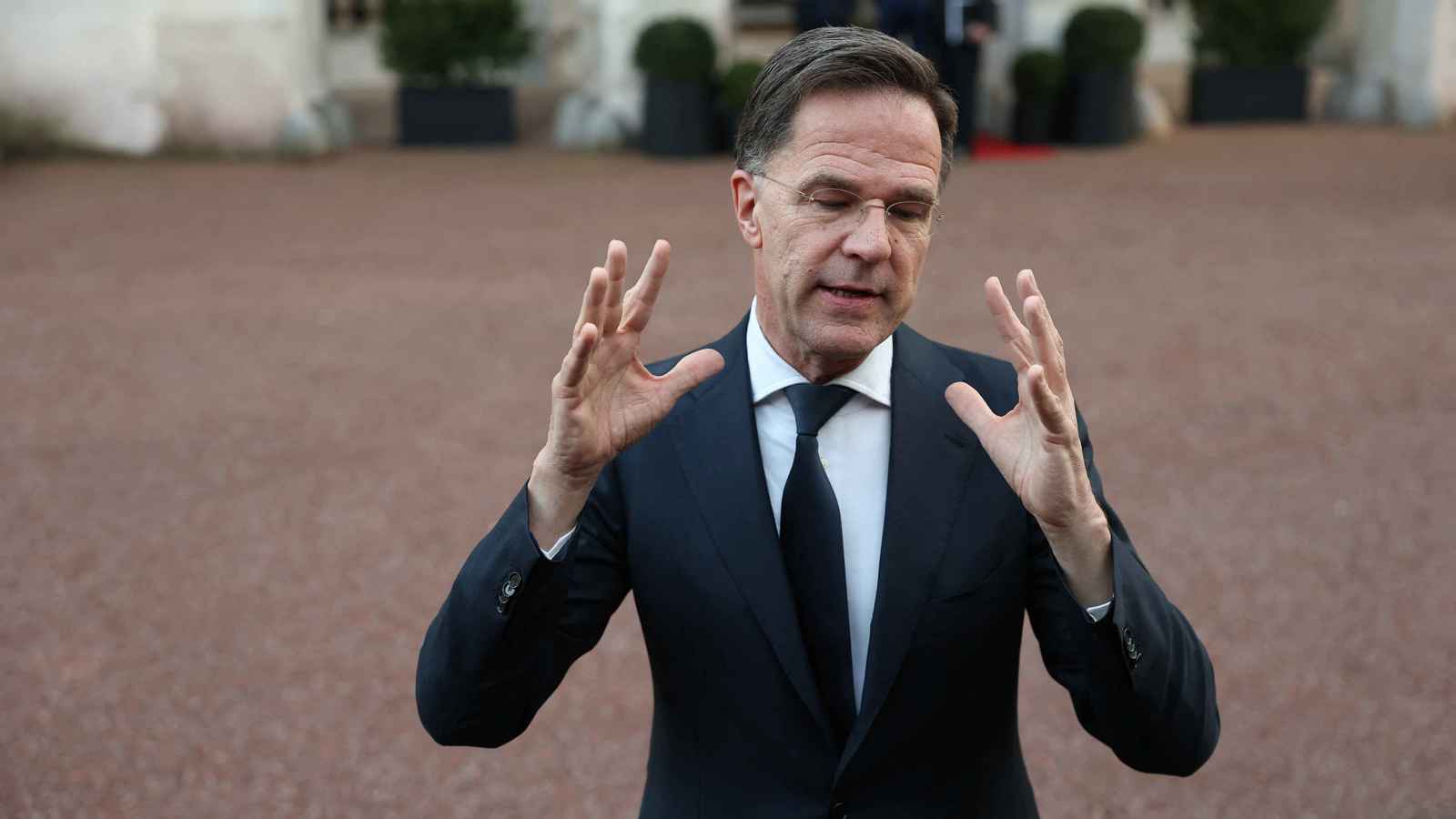 في قمة لندن.. توجه أوروبي نحو تعزيز الإنفاق الدفاعي