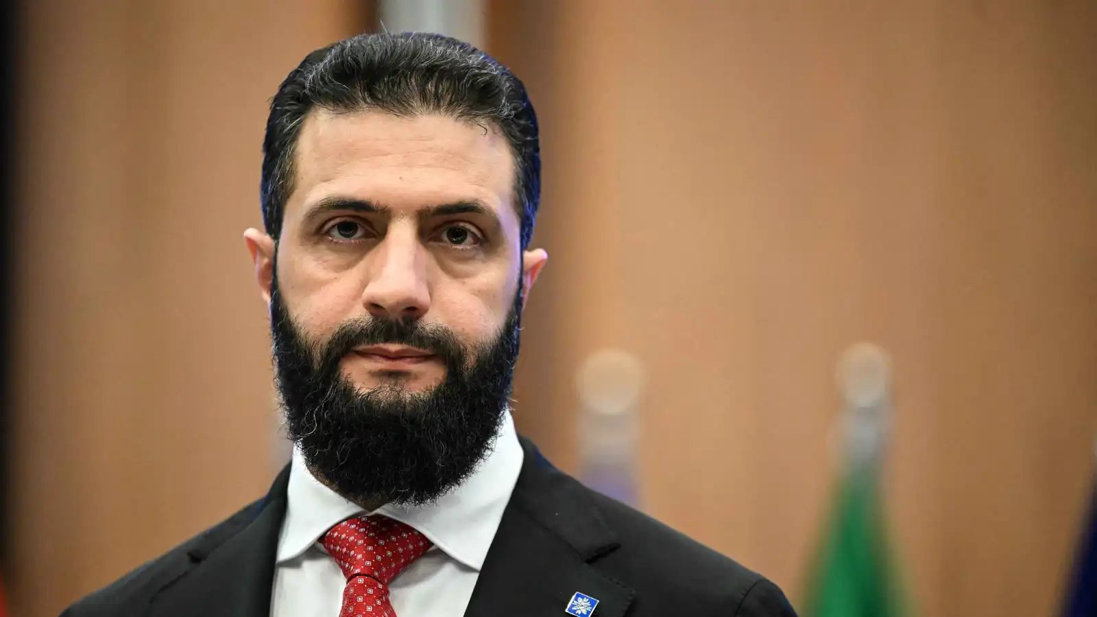 "خطر كبير".. الرئيس السوري يندد بإغلاق مضيق هرمز