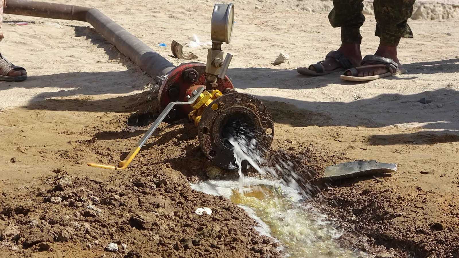 منصات سرقة النفط.. اقتصاد الظل للجماعات المتطرفة في حضرموت