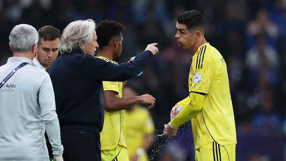 فعلها مع ريال مدريد.. كريستيانو رونالدو يقلد حركته المثيرة بعد 14 عاما (شاهد)