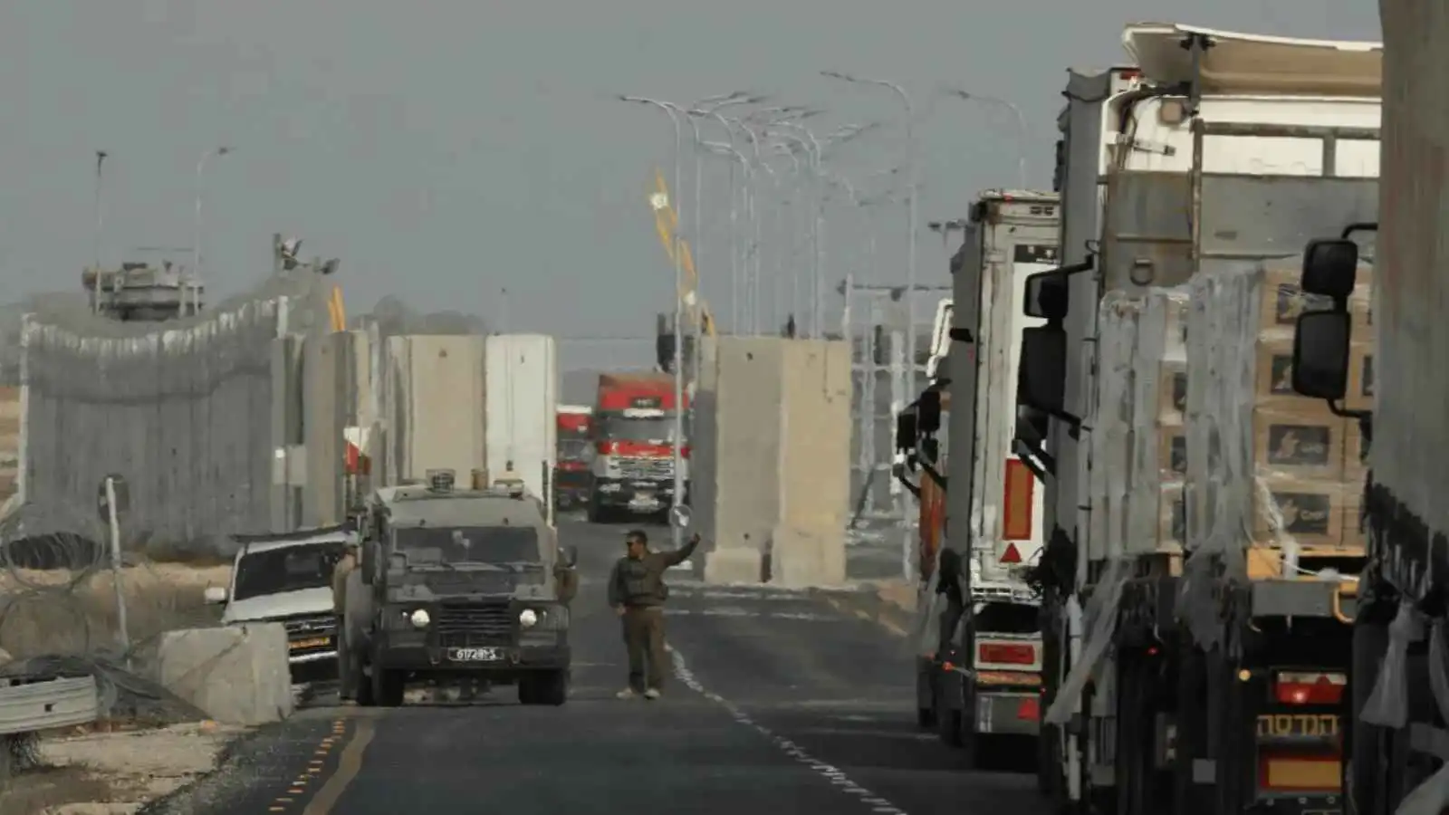 استثنت شقيق رئيس "الشاباك".. لوائح اتهام ضد 12 إسرائيليا هرّبوا بضائع لحماس