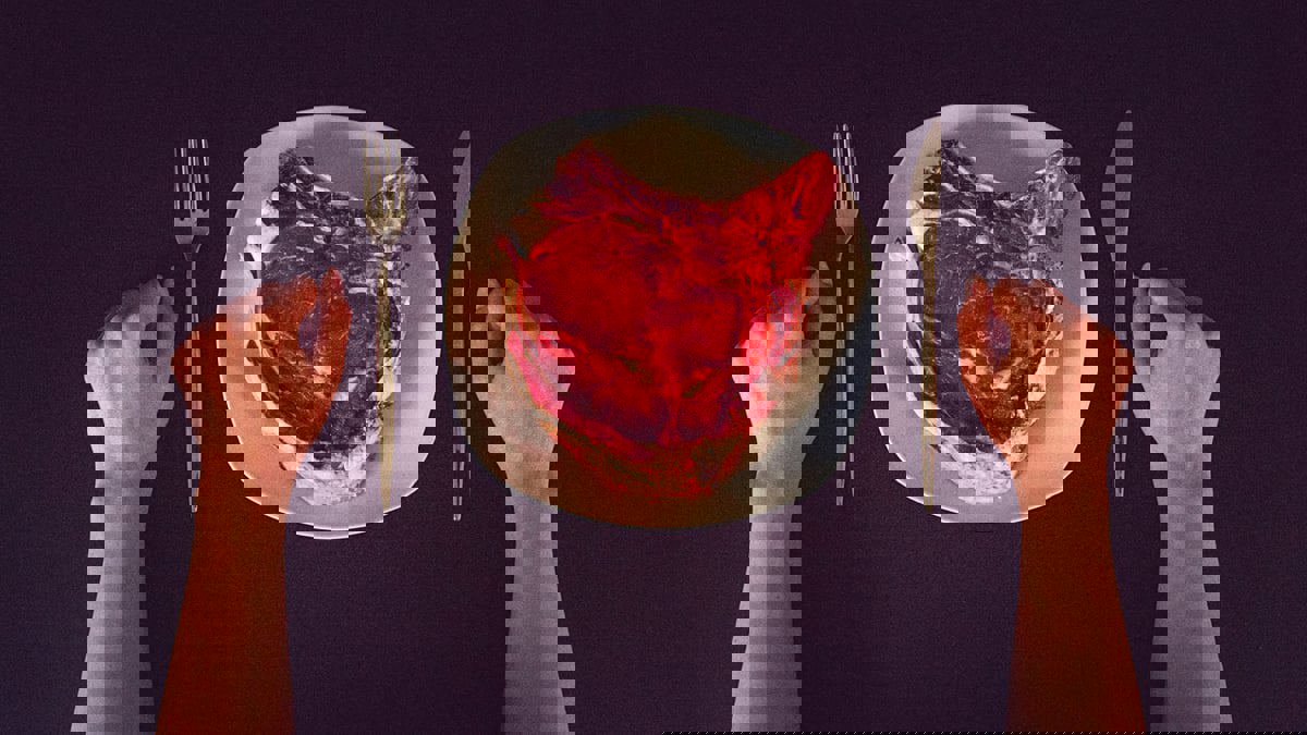 بعد رواجه على تيك توك.. تحذيرات من تناول لحم البقر النيء (فيديو)