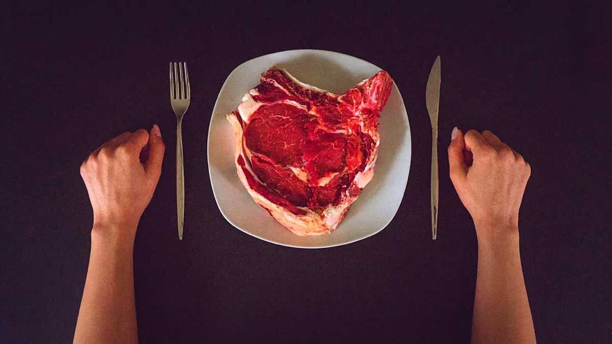 بعد رواجه على تيك توك.. تحذيرات من تناول لحم البقر النيء (فيديو)