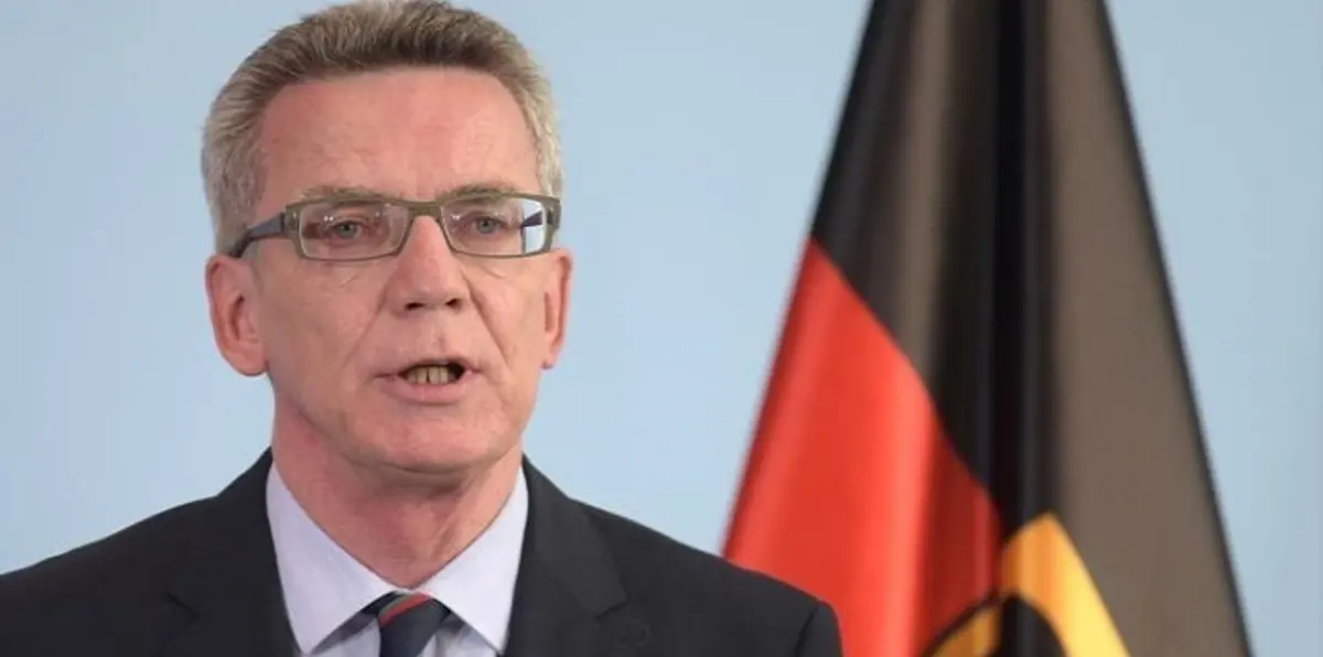 وزير الداخلية الألماني للاجئين: عليكم فهم معنى "الهولوكوست"