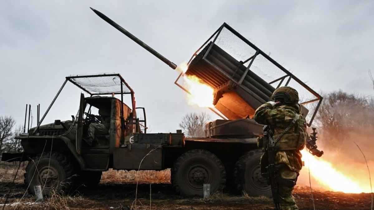 الدفاعات الروسية تسقط 64 طائرة مسيرة أوكرانية في هجوم ليلي