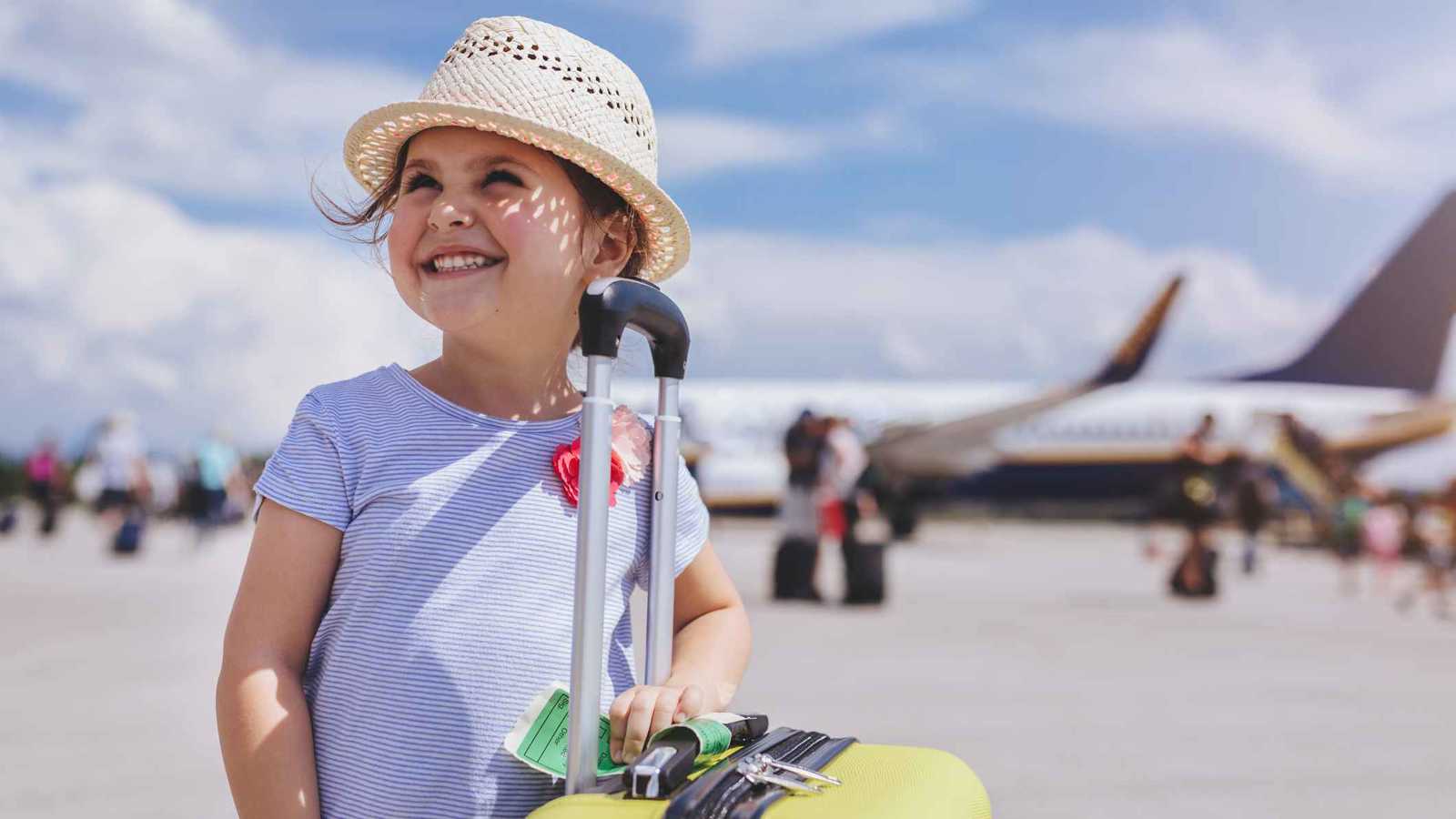 هل يجوز إخراج الأطفال من المدرسة للسفر؟ إليك رأي الخبراء