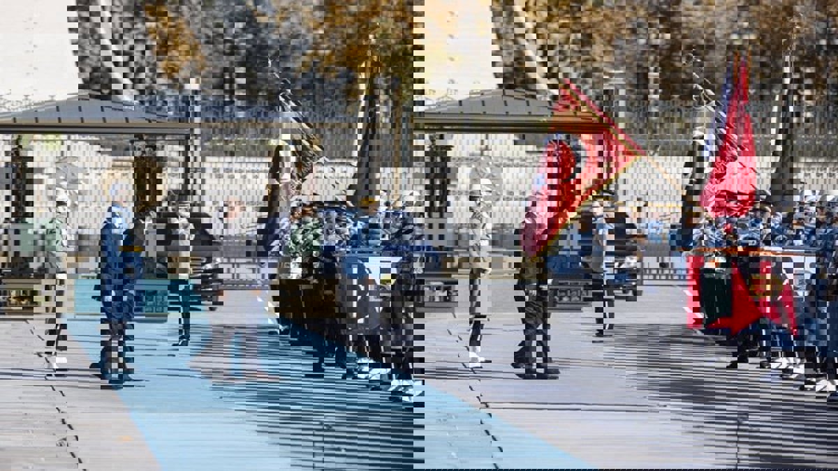 تهكم من انحناء أمير قطر للعلم التركي (فيديو)