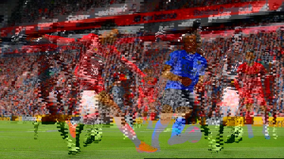 ألكسندر أرنولد يستهدف شارة قيادة نادي ليفربول