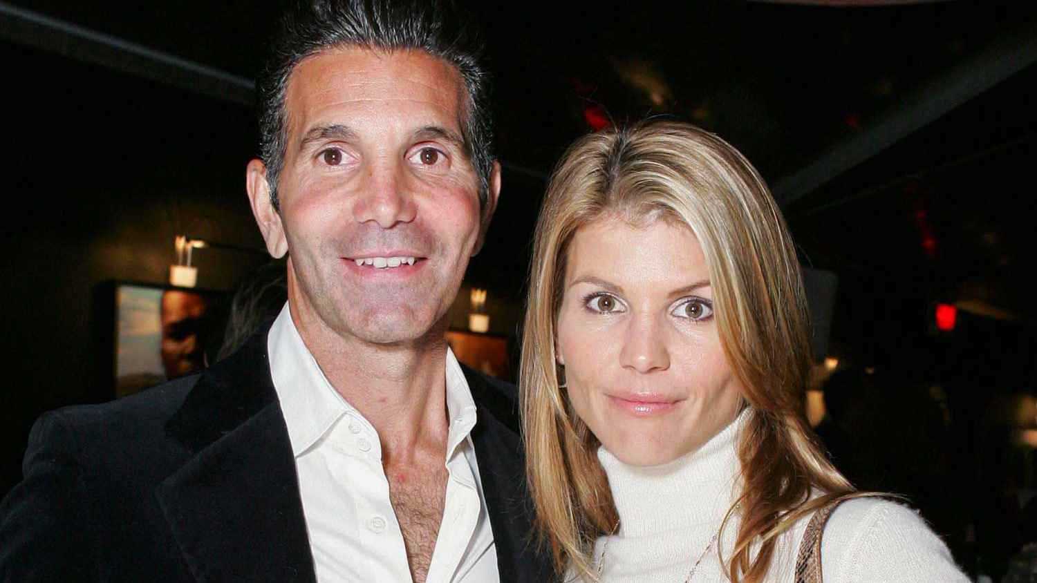 بعد زواج دام 28 عاماً.. انفصال لوري لوفلين وموسيمو جيانولي