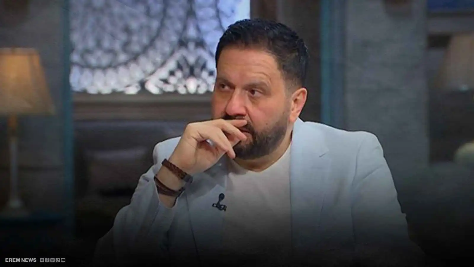 تحويل مالي ثم "بلوك" فوري.. لحظة سقوط فنان مصري في فخ محتال (فيديو إرم)