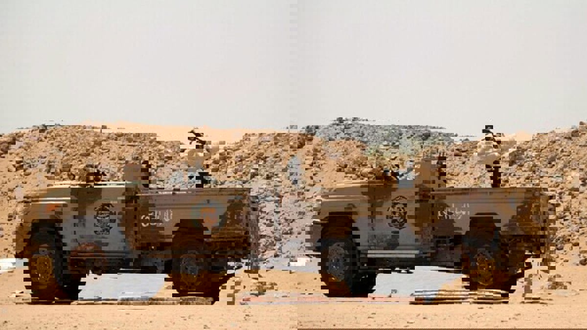 هجوم بسيارة مفخخة على قاعدة عسكرية للجيش الليبي (فيديو وصور)