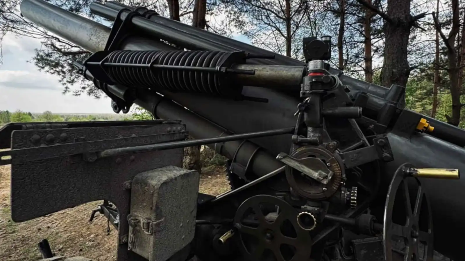 "الناتو" يزود أوكرانيا بمدفعية قديمة تعود للحرب العالمية الثانية