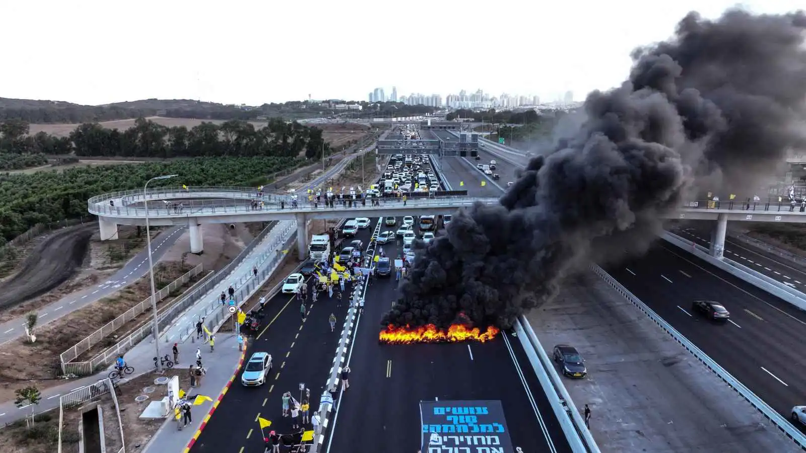 تحاصره الضغوط والمظاهرات.. قرارات درامية مرتقبة من "الكابينت" بشأن غزة