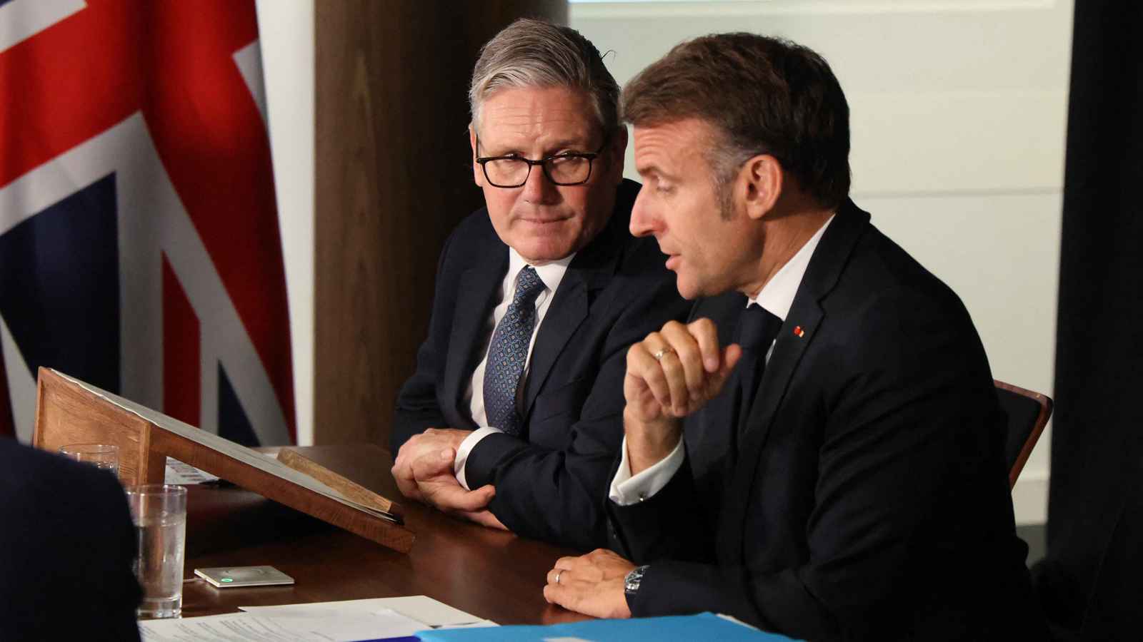 "تشديد العقوبات".. ماكرون وستارمر يضعان بوتين أمام اختبار صعب