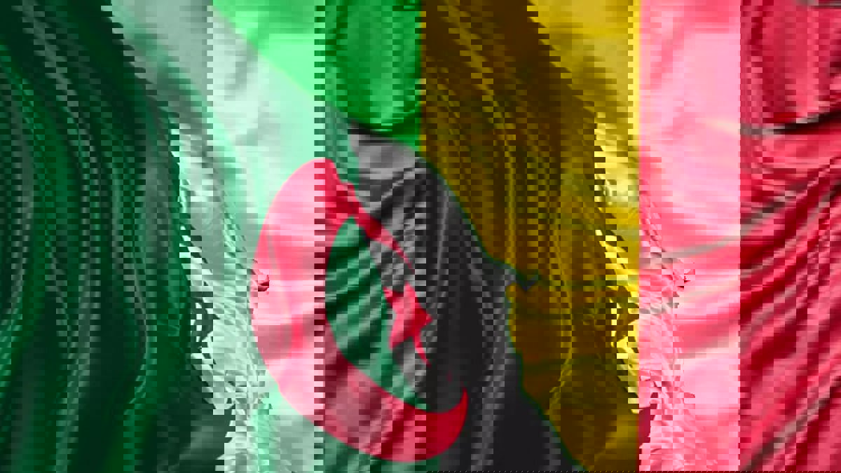 مالي تستدعي سفيرها لدى الجزائر