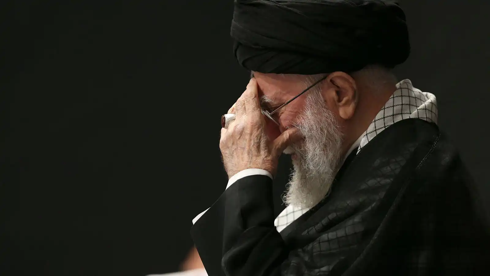 "معاريف": الحشود الأمريكية لا تكفي لخوض حرب طويلة الأمد على طهران