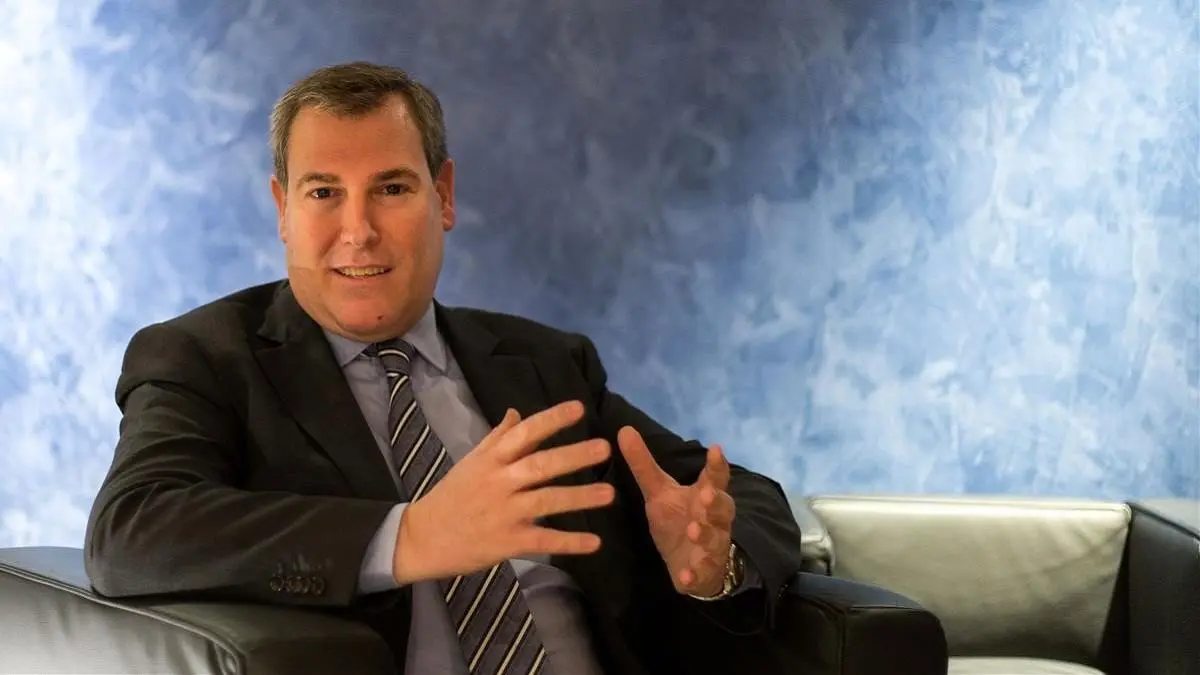 إيميلي روسو يعد بتغيير اسم ملعب كامب نو إلى ليونيل ميسي حال فوزه بانتخابات رئاسة برشلونة