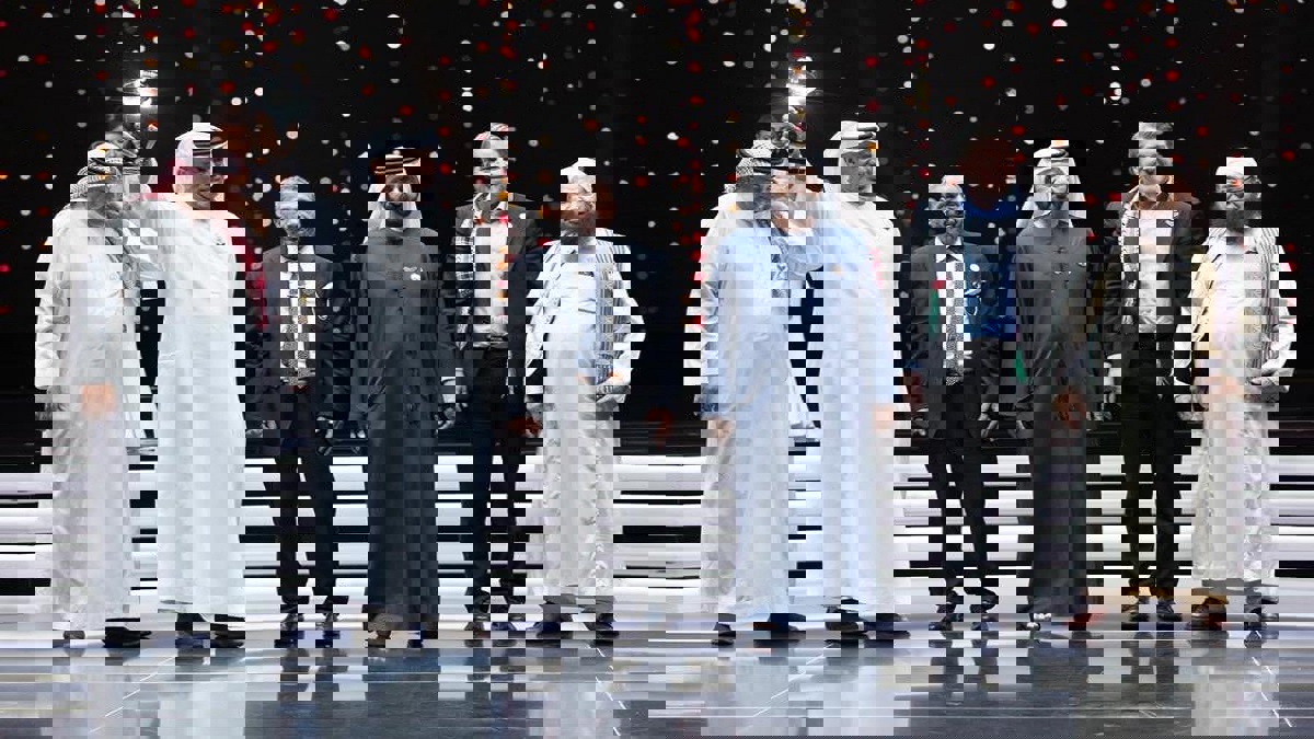 الشيخ محمد بن راشد يكرم الفائزين بمبادرة صناع الأمل (صور وفيديو)