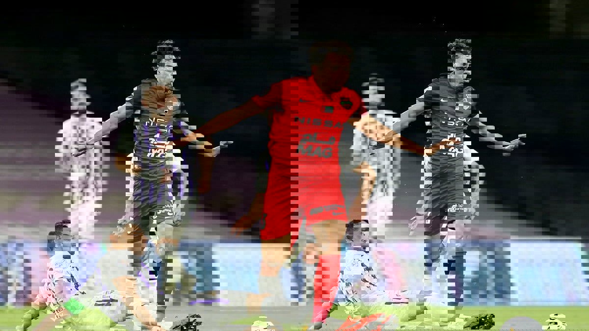 شباب الأهلي يسحق العين برباعية ويصعد إلى المركز الخامس في ترتيب دوري الخليج العربي (فيديو)