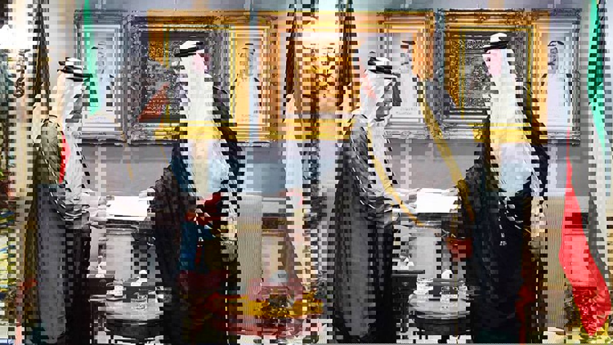 بعد سلطان عمان.. وزير الخارجية القطري يحمل رسالة لأمير الكويت