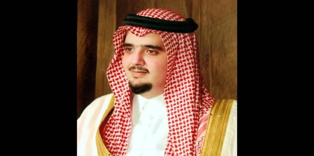 نجل العاهل السعودي الأسبق يقول إن مجهولًا "دس له السم"