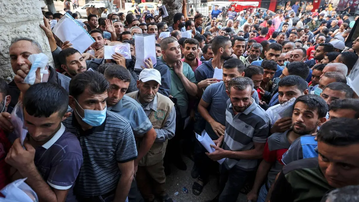 بسبب "الاستقرار الأمني".. إسرائيل تعتزم رفع تصاريح عمال غزة إلى 20 ألفا