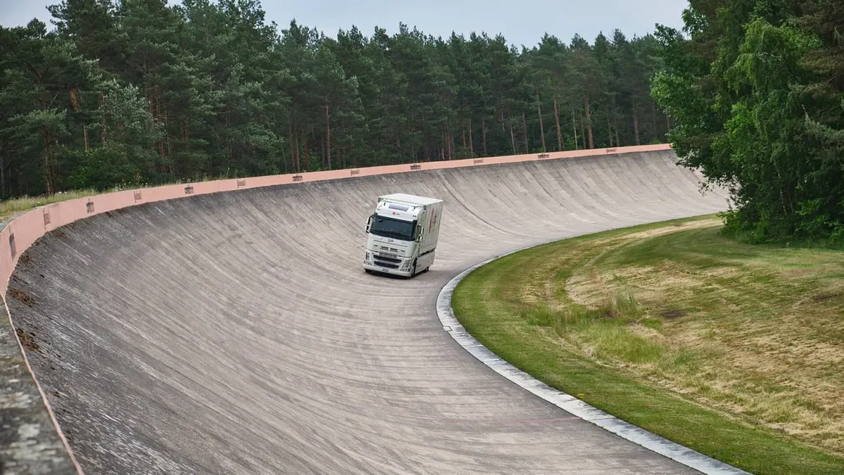 شاحنة كهربائية تقطع مسافة 1000 كلم دون إعادة شحن