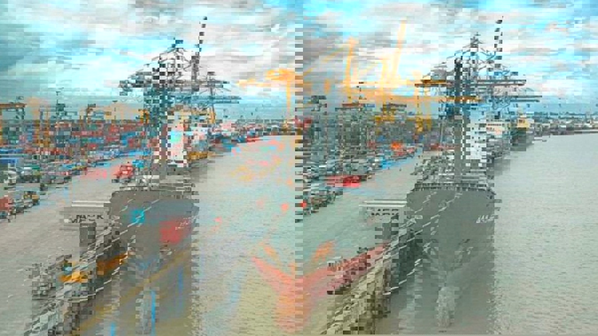 تصادم "بسيط" لناقلة كويتية مع سفينة سنغافورية بميناء في بنغلادش