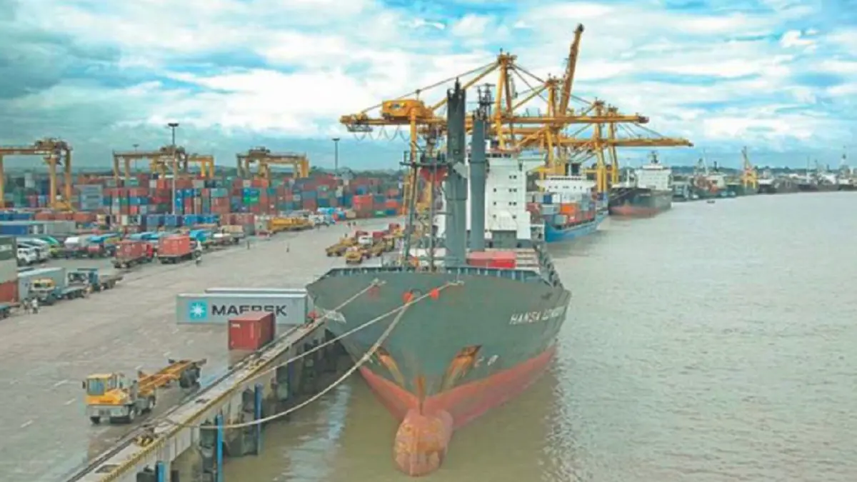 تصادم "بسيط" لناقلة كويتية مع سفينة سنغافورية بميناء في بنغلادش