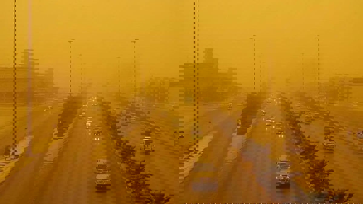 السعودية تطلق "الإنذار الأصفر".. وتحذير من موجة مغبرة في الأردن